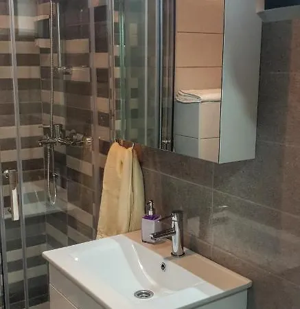 Intime By Nights & Smiles *