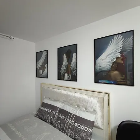 Intime By Nights & Smiles *