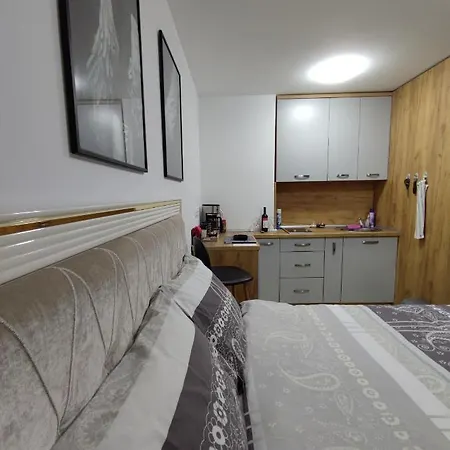 Intime By Nights & Smiles アパート トゥズラ