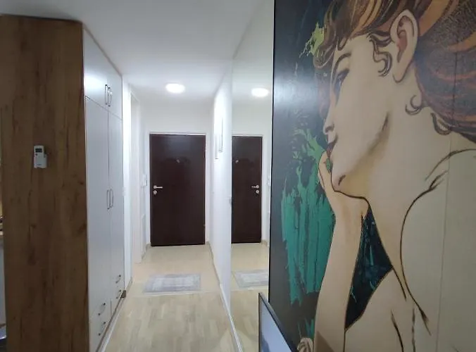 Intime By Nights & Smiles *