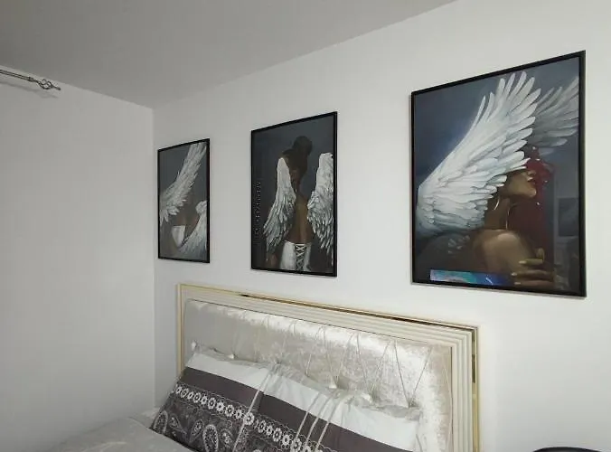 Intime By Nights & Smiles *